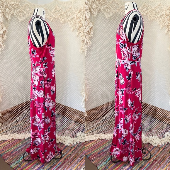 Candie’s Red floral maxi dress - Picture 3 of 9